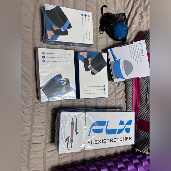 Workout bag -new resistance bands - set of 2 Cryotherapy ball new roller new - Picture 3 of 5